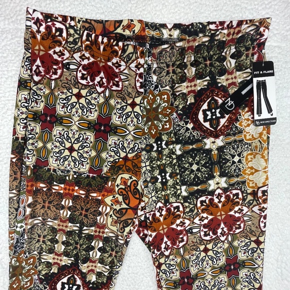 NWT Women’s Large, New Directions Flared Multi-Colored Pants - Picture 3 of 13